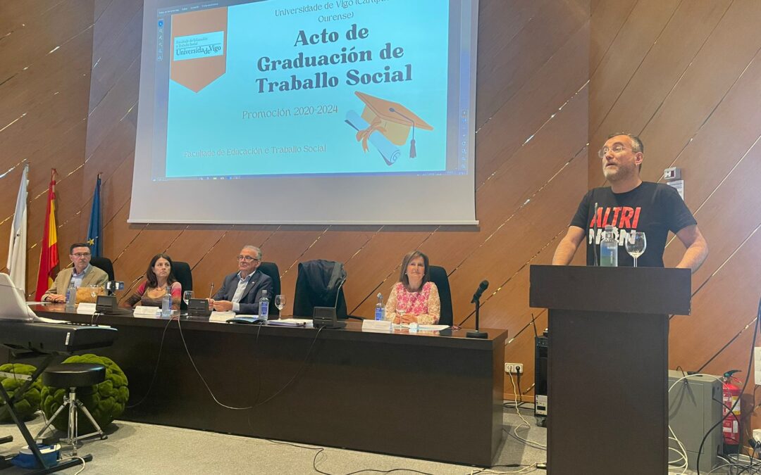 Universidades: Graduación Traballo Social na UVigo